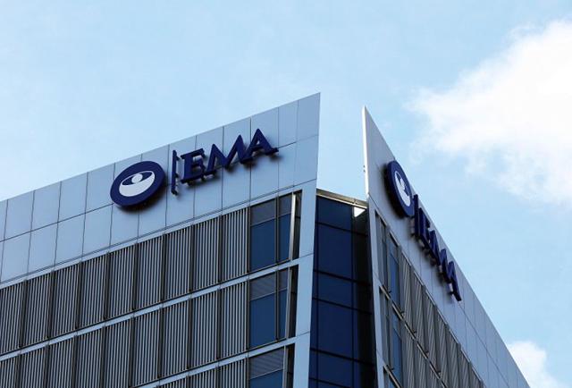 L'Ema frena il panico sulla variante sudafricana: "Prematuro parlare di nuovo vaccino"