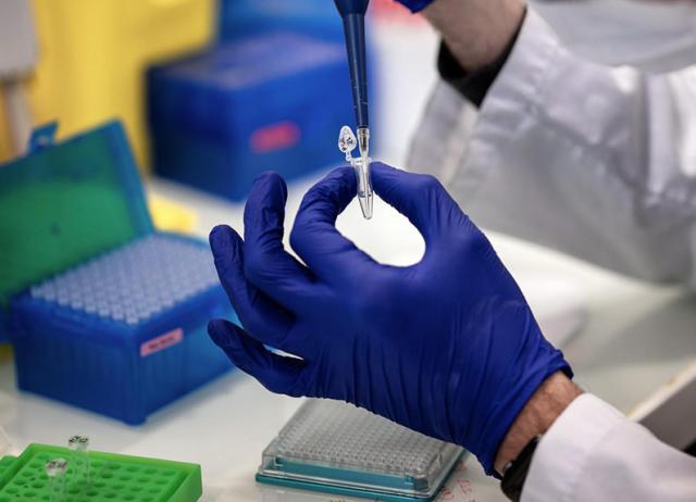 Covid, la variante sudafricana arriva in un'Europa ormai dipendente dal panico sanitario