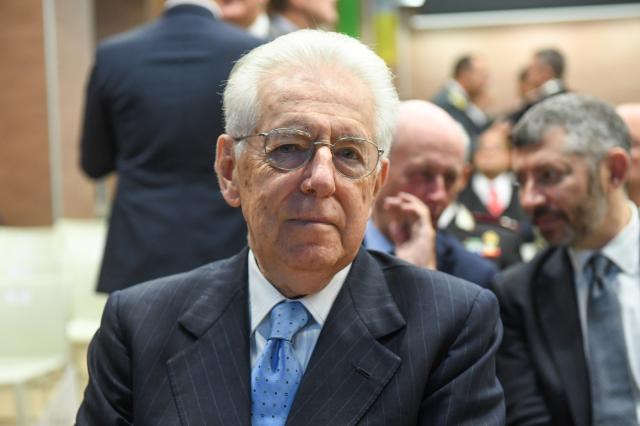 Covid, Monti e la frase choc: "Trovare modalit&agrave; meno democratiche di comunicazione"