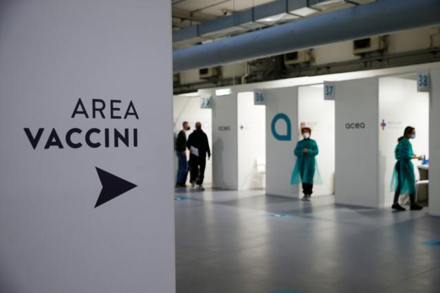 Centro vaccinale a Roma, 2021