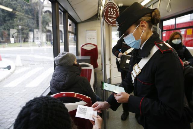 Green pass sui mezzi pubblici, prima multa a Roma: uomo dovr&agrave; pagare 400 euro