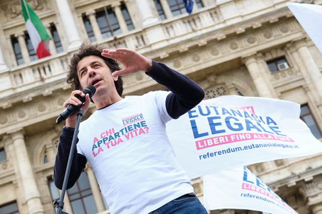 Suicidio assistito, ddl approvato in commissione: inserita l'obiezione di coscienza