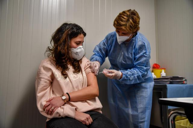 Vaccino Pfizer, Giulia: "Versamento di liquido nel cuore ma i medici dicevano che era ansia"