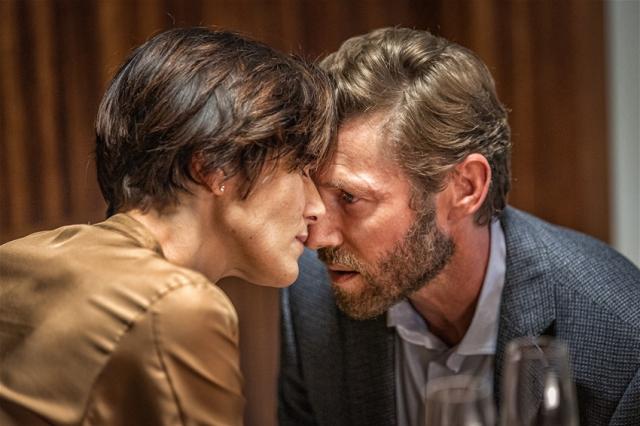 Trafficante di Virus. Recensione del film e intervista al co-protagonista maschile