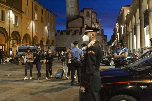 Obbligo vaccinale, da domani si estende a personale scolastico e forze dell'ordine