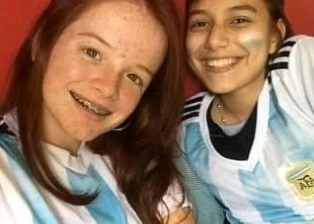 Martina Aranguren con un'amica