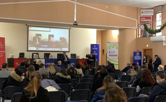 Bollette, i big dell'energia a confronto:  Eni, Enel, Sorgenia e Edison incontrano le associazioni dei consumatori