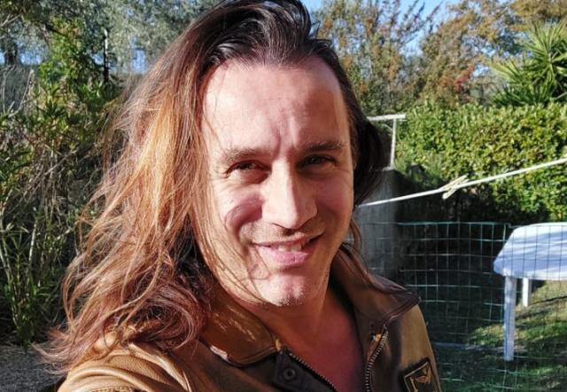 Povia ricoverato per Covid, ultime notizie sulle sua condizioni: ecco come sta oggi