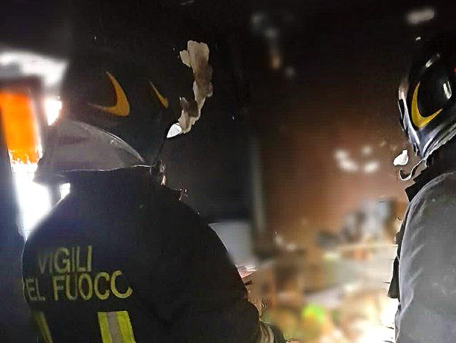 Roma, incendio divampato oggi in una casa cantoniera: morta donna senzatetto
