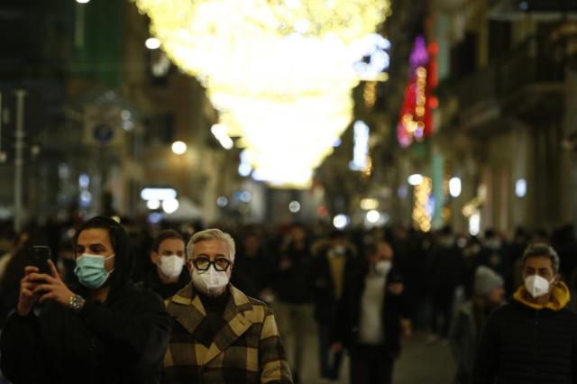 Covid Italia, oggi nuovo record di contagi: 44.595 nuovi casi 