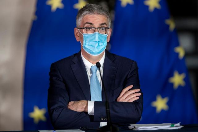 Covid Italia, Iss: "I giovani pi&ugrave; colpiti. Due regione a rischio"