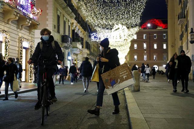 Vaccino obbligatorio per tutti,  ma tra i sanitari +600% di contagi Covid