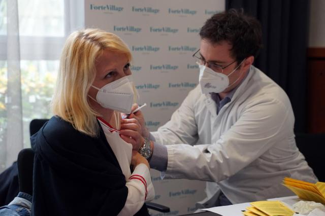 Omicron, l'efficacia della dose booster del vaccino cala del 15-25% dopo 10 settimane