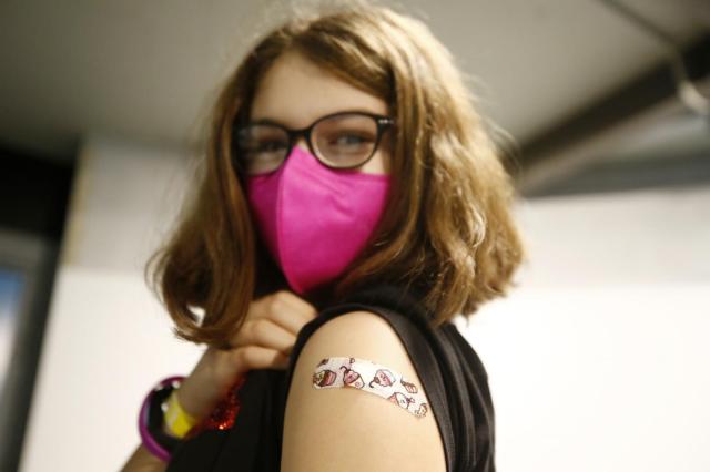 Vaccino Covid, terza dose al via per ragazzi di 16-17 anni e adolescenti fragili 