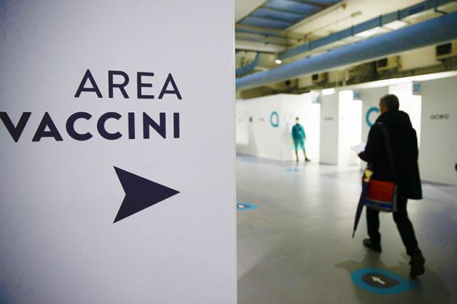 Un anno fa l'inizio della campagna vaccinale, dal 27 dicembre 2020 somministrate 108 milioni di dosi