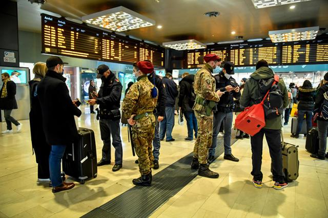 Lockdown per i non vaccinati, le nuove regole del governo su Green pass e quarantena