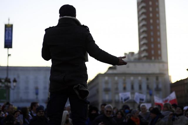 Covid, la petizione francese per fermare "la nuova religione vaccinale nata in occidente"