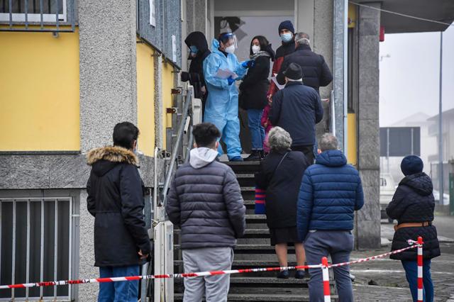 Da luned&igrave; 3 gennaio la Lombardia sar&agrave; in zona gialla, l'annuncio di Fontana