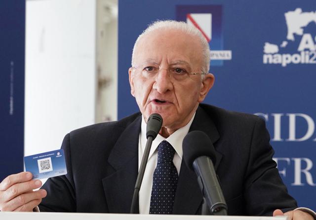 De Luca insiste sulle scuole chiuse: "Rinviare il rientro di 20-30 giorni"