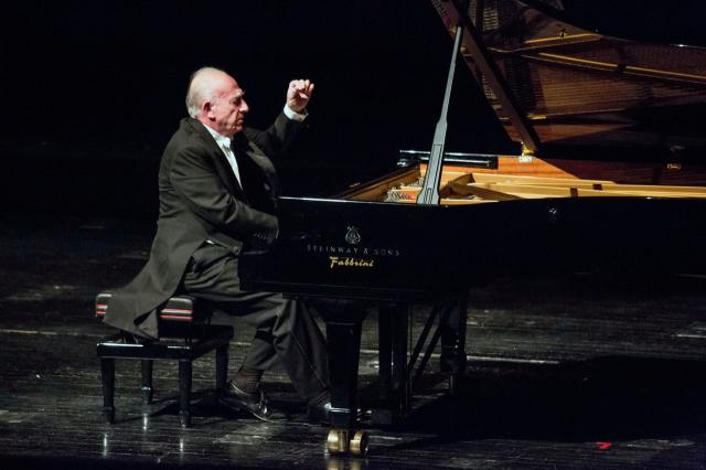 Teatro alla Scala, Maurizio Pollini compie 80 anni. Mayer: "Ho un ricordo speciale che mi lega al grande pianista"
