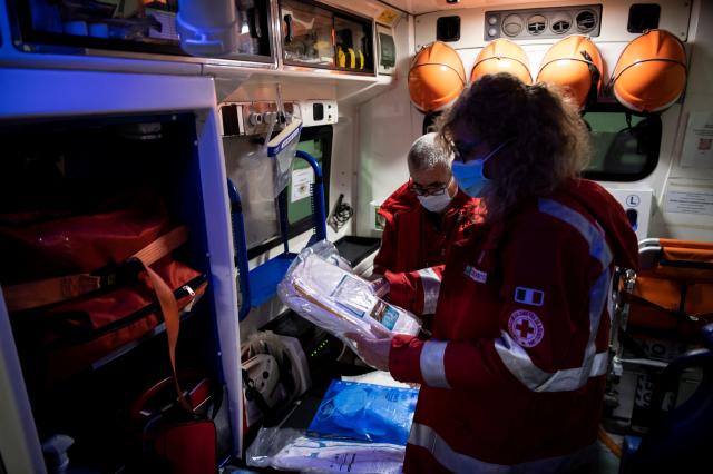 Operatori della croce rossa,  2020