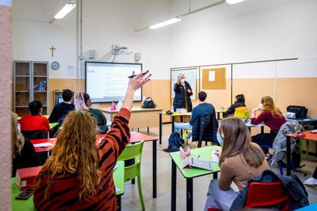 Rientro a scuola, la proposta dei presidi: "2 o 3 settimane di Dad per raggiungere obiettivi"