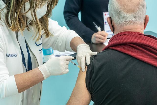 Obbligo vaccinale over 50, i dubbi del Cts sull'utilit&agrave; della misura del governo