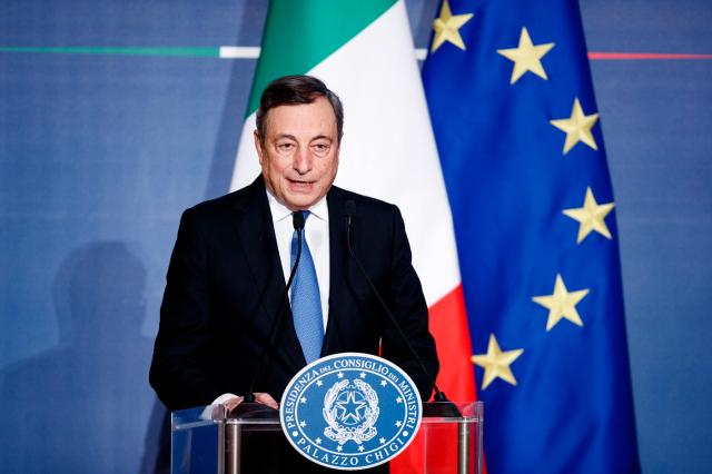 Conferenza stampa di Draghi in DIRETTA: il punto su restrizioni e obbligo vaccinale