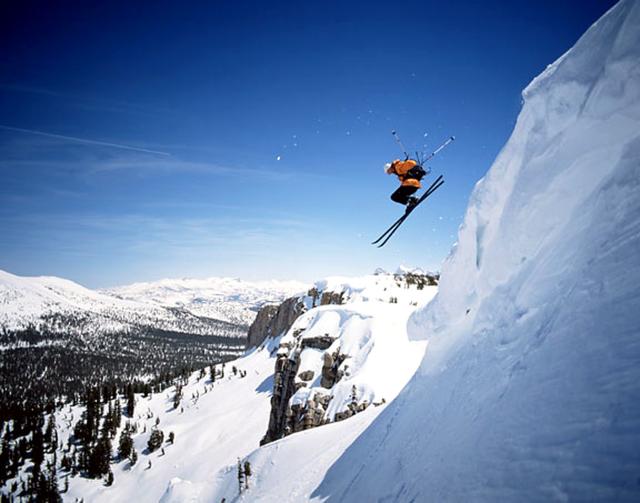 Aon, obbligo di assicurazione per gli sciatori: possibile acquistare una copertura personalizzata sulle piste o via smartphone