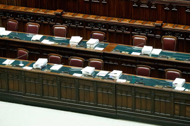 Quirinale, le regole anti Covid per il voto: presenti in Aula al massimo 200 persone