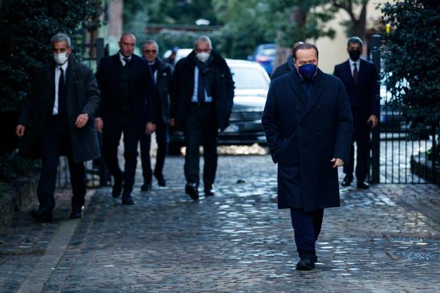 Berlusconi al Colle, Conte: "Opzione improponibile". Renzi: "Passo indietro"