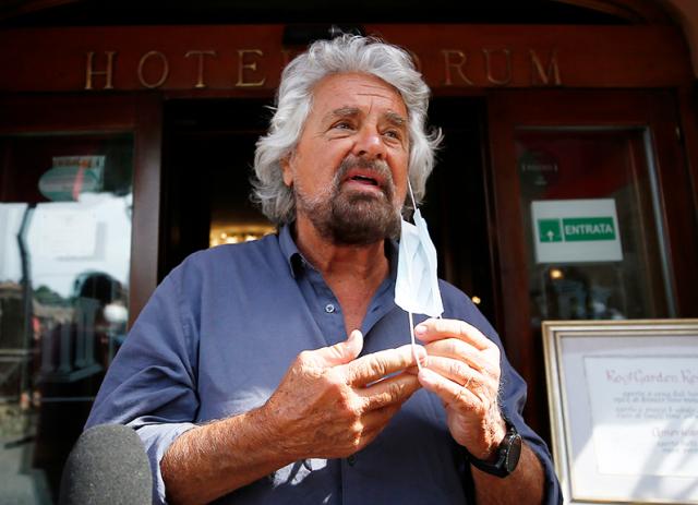 Beppe Grillo indagato a Milano per i contratti con Moby, l'accusa &egrave; traffico di influenze illecite