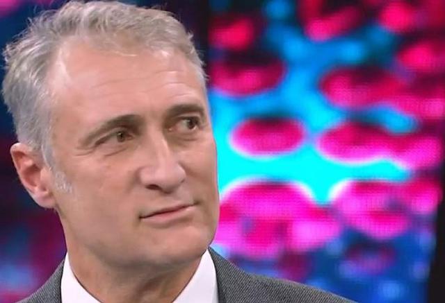 Guido Russo, il dentista del braccio al silicone, ha ricevuto il vaccino e riaperto lo studio