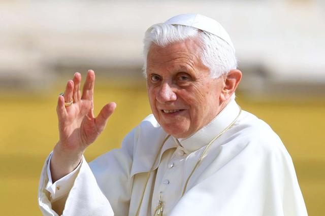 Benedetto XVI, le ultime parole prima di morire: "Ges&ugrave;, ti amo"