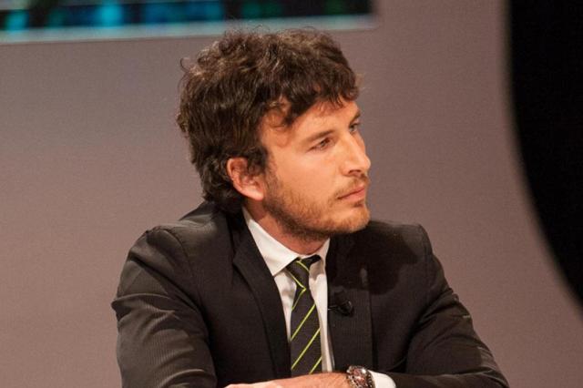 Green pass, sfogo di Fusaro sul divieto di acquistare beni non essenziali: "Misure abominevoli"