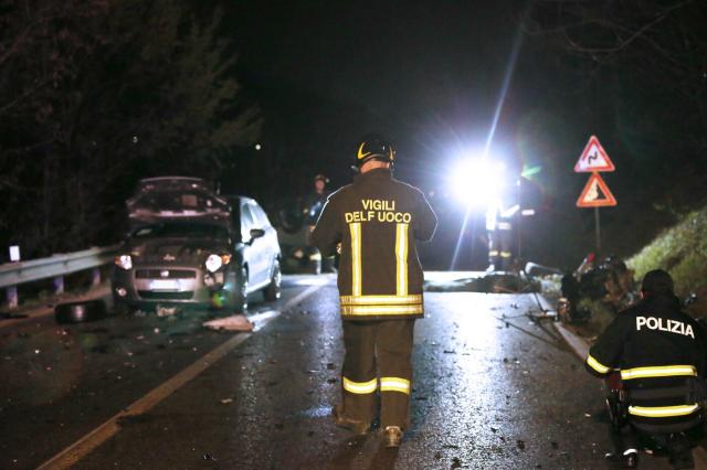 Brescia, incidente tra auto e pullman: 5 vittime. I testimoni: "Scena apocalittica"