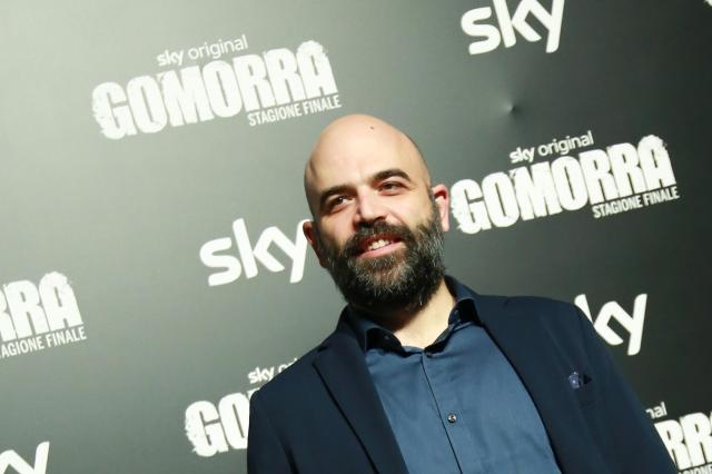 Roberto Saviano ricoverato in ospedale, come sta: 'Colpa della mer*** di tutti i m***'
