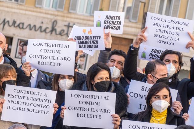 Protesta dei parlamentari leghisti contro il caro bollette
