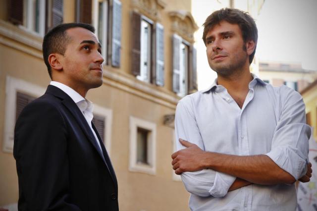 M5s, Di Battista contro Di Maio: "&Egrave; diventato un uomo di potere, tra un po' limona con Rosato"