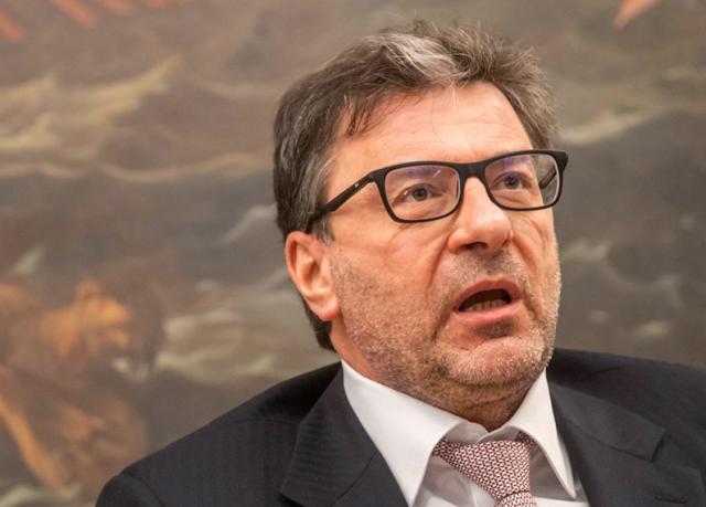 Superbonus, Giorgetti critica la misura: "Droghiamo l'edilizia e non aiutiamo le industrie"