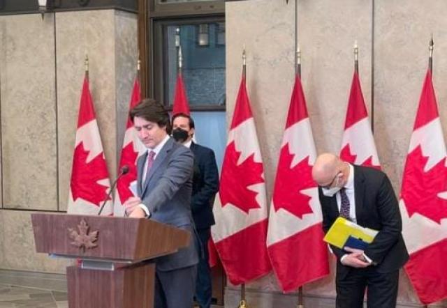 Proteste camionisti Canada, Trudeau invoca l&rsquo;Emergency Act: "Non sono pacifiche"