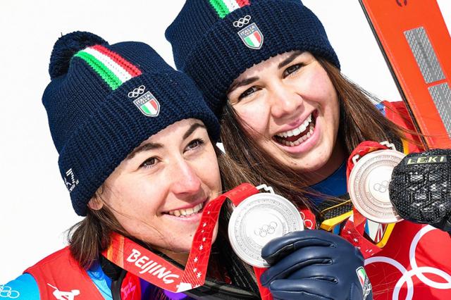 Pechino 2022, Goggia argento e Delago bronzo nella discesa libera: non accadeva da vent'anni