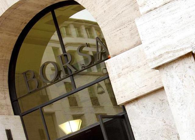 Borsa, apertura della settimana in  forte calo: Milano perde il 2,31%: spread in rialzo a 164 punti