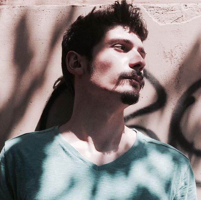 Chi &egrave; Pierdavide Carone, fidanzata, tumore, malattia, figlio, canzoni