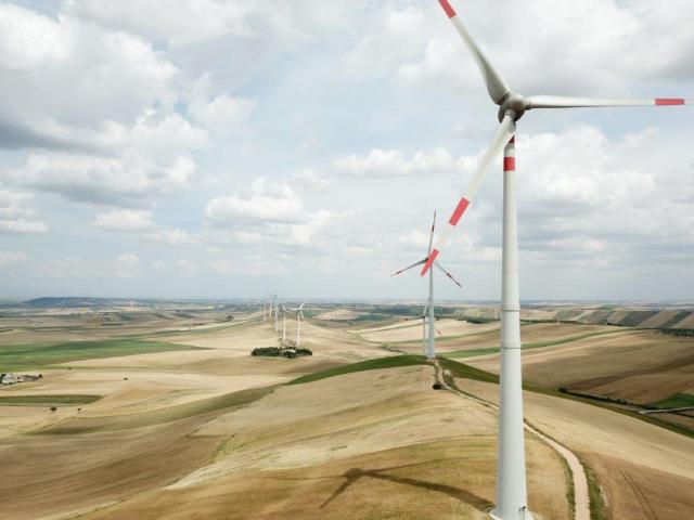Eni: primo investimento per GreenIT che acquisisce progetti eolici per 110 MW in Italia 