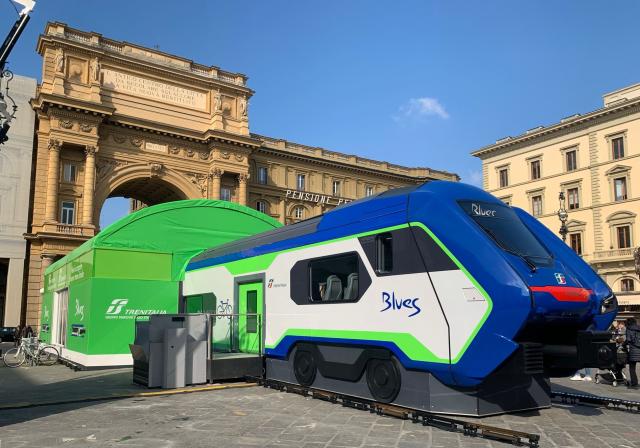 FS Italiane presenta Blues, il primo treno ibrido della flotta regionale di Trenitalia