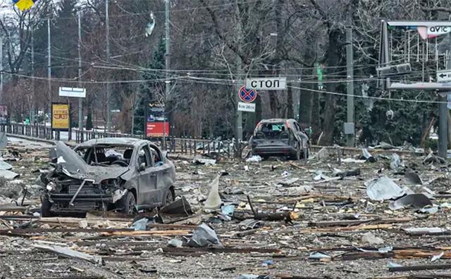 Ucraina, pesanti bombardamenti su Kiev: in corso l'evacuazione di Mariupol