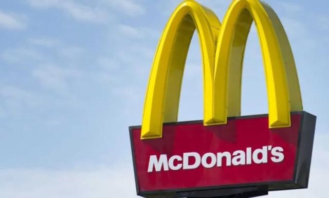 McDonald&rsquo;s apre il nuovo ristorante al Centro Commerciale Happio di Roma, 121 posti a sedere e 25 nuove assunzioni dal territorio