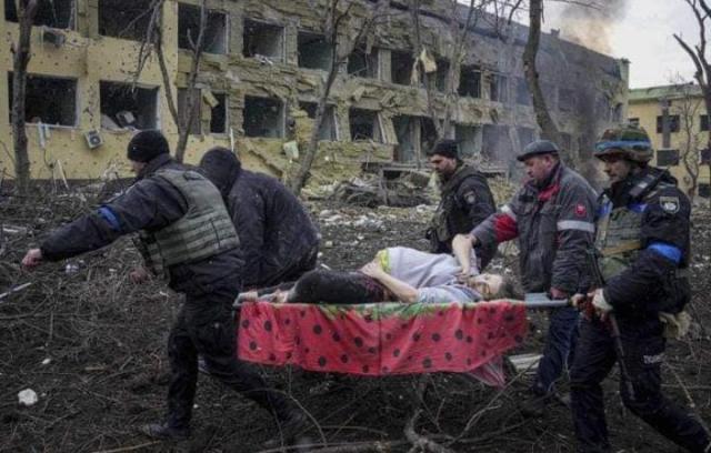 Mariupol, morta donna incinta con il suo bimbo: la foto &egrave; simbolo dei bombardamenti