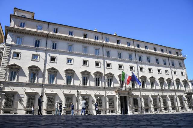 Covid, in corso la cabina di regia: sul tavolo l'allentamento delle restrizioni